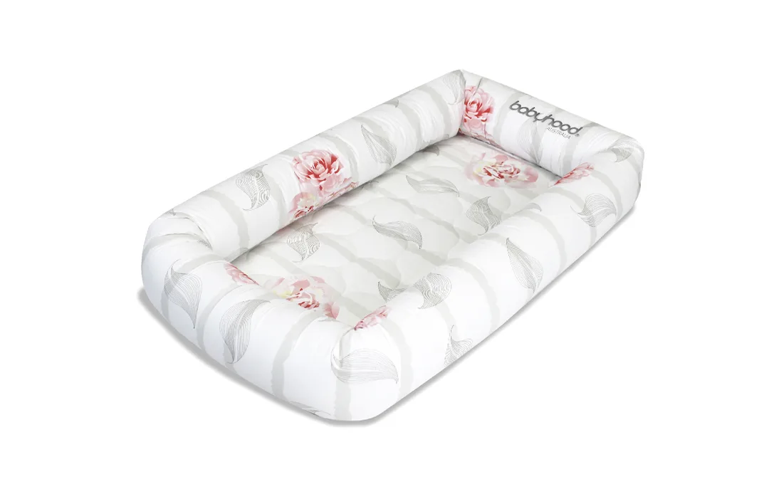 Babyhood Organic Breathe Eze Cosy Crib in the vintage floral pattern